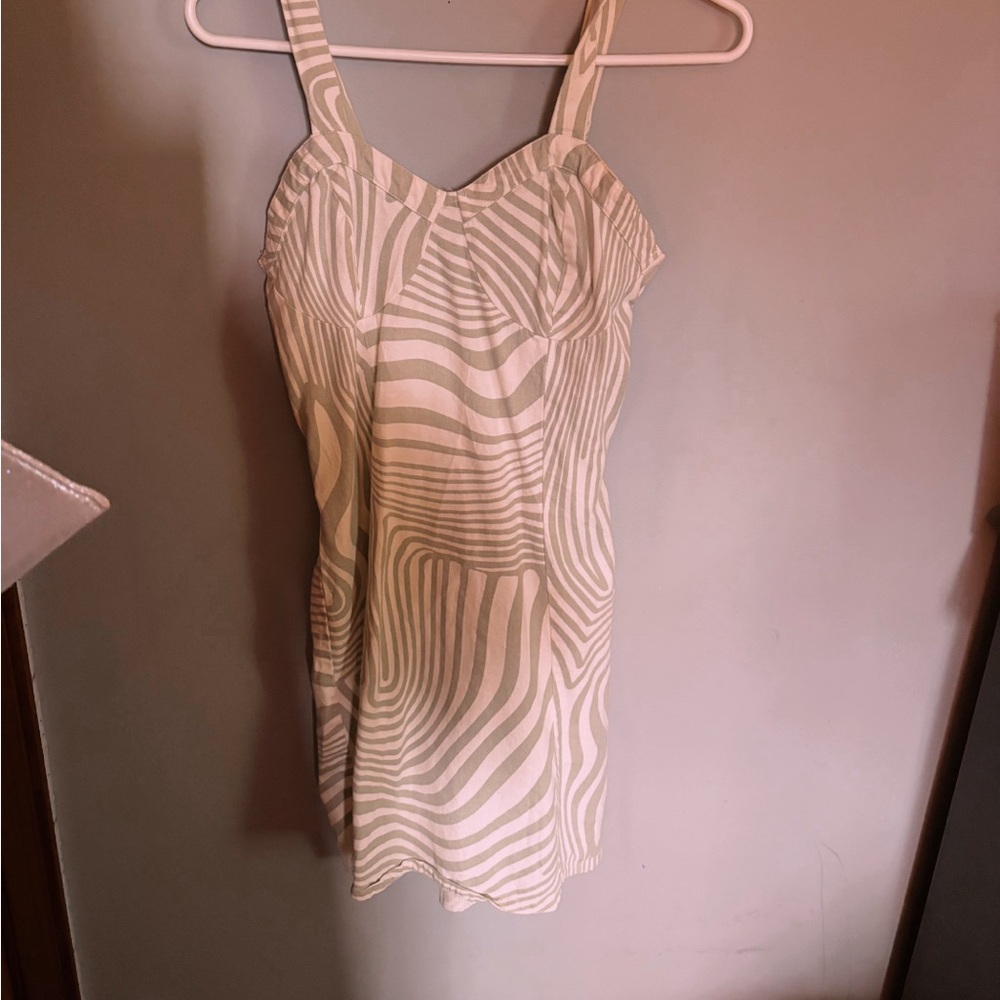 Super cute green swirl dress!